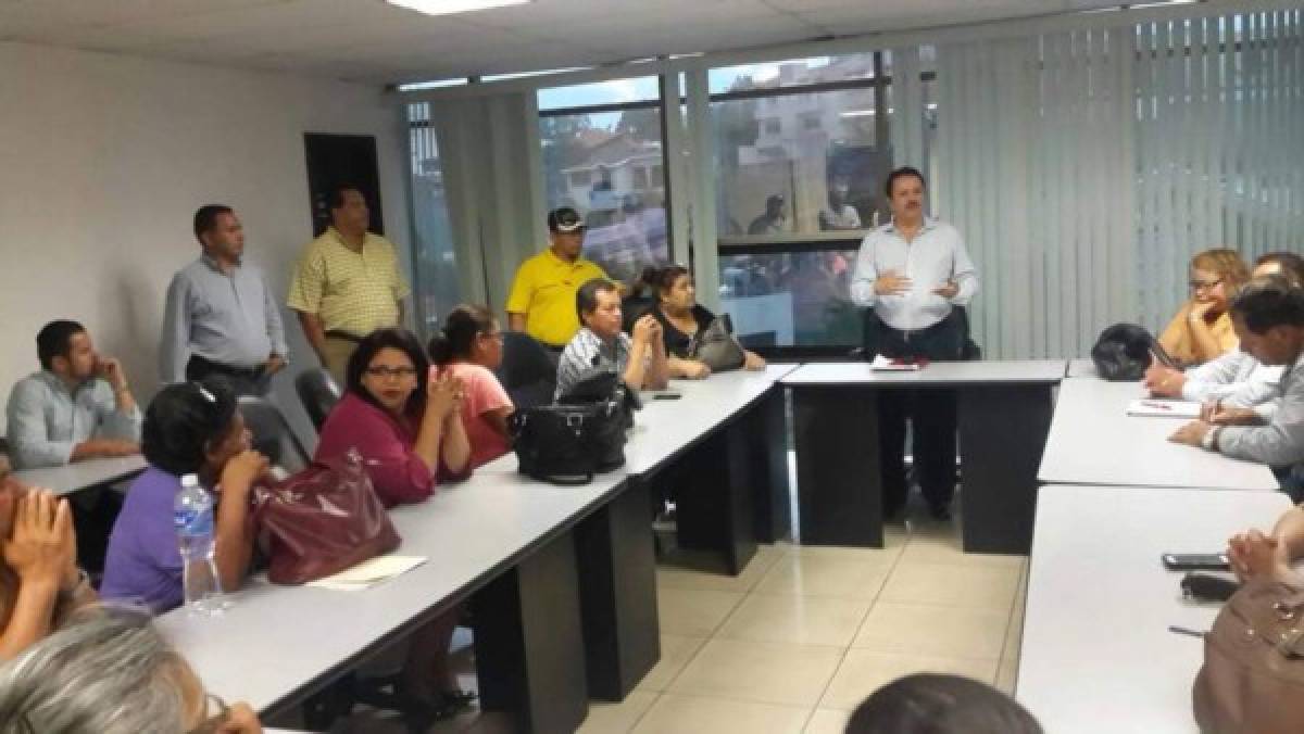 Honduras: Empleados públicos exigirán reajuste salarial propuesto al gobierno