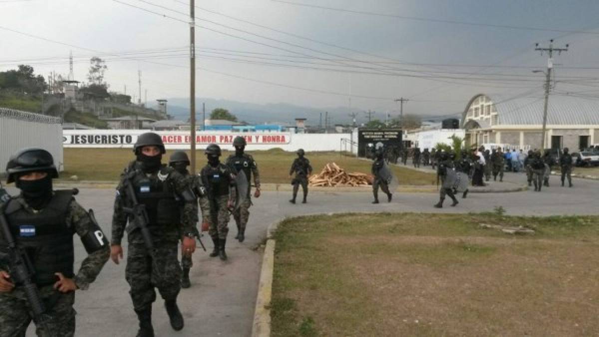 Encuentran armas, objetos cortopunzantes y plantas de marihuana en operativo en la PN