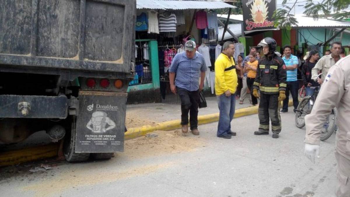 Maestra y su hija mueren atropelladas por volqueta en Potrerillos, Cortés