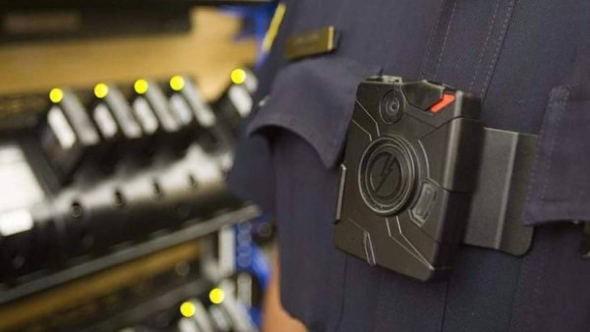 Nueva York colocará cámaras en uniformes de todos sus policías   