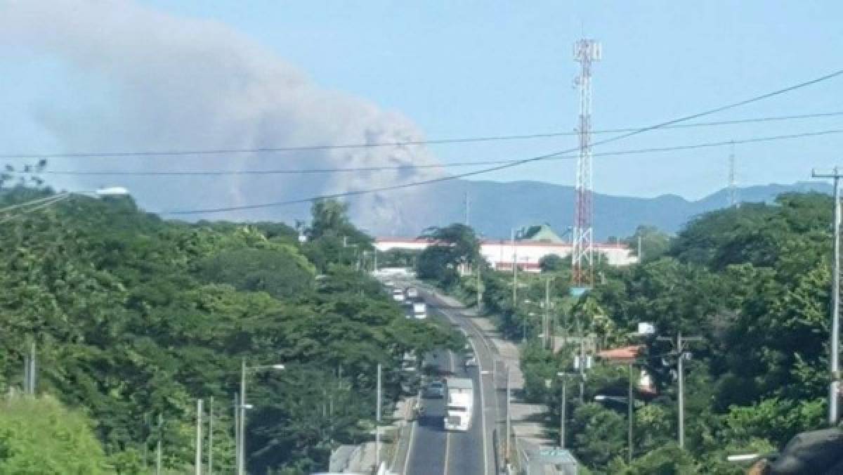 Volcán Telica continúa en fase eruptiva en el Occidente de Nicaragua