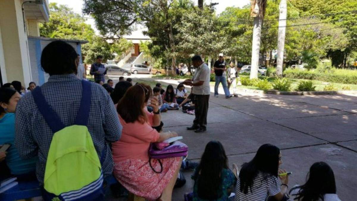 Maestro de la UNAH se las ingenia para no hacer perder clases a sus estudiantes