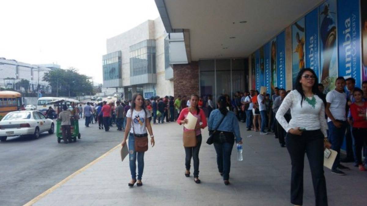 Honduras: Enormes filas en feria de empleo y oportunidades realizada en la capital