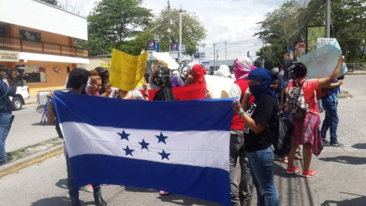 Honduras: Policía desaloja a estudiantes que mantenían tomada la UNAH-VS