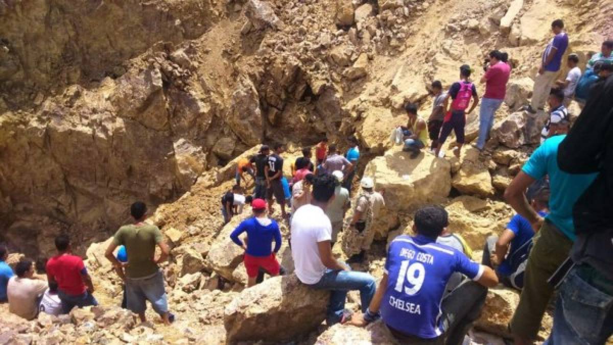Al menos tres personas están soterradas en mina Cuculmeca