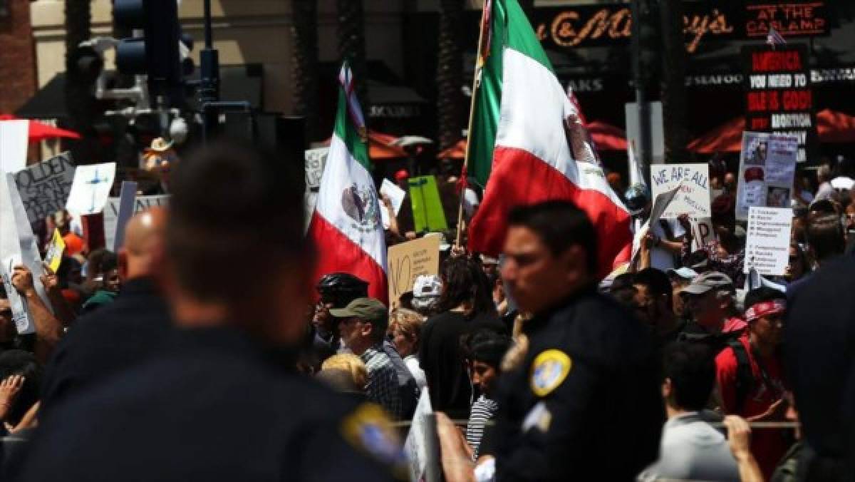 Mexicanos convocan masivas protestas contra Trump y su muro fronterizo