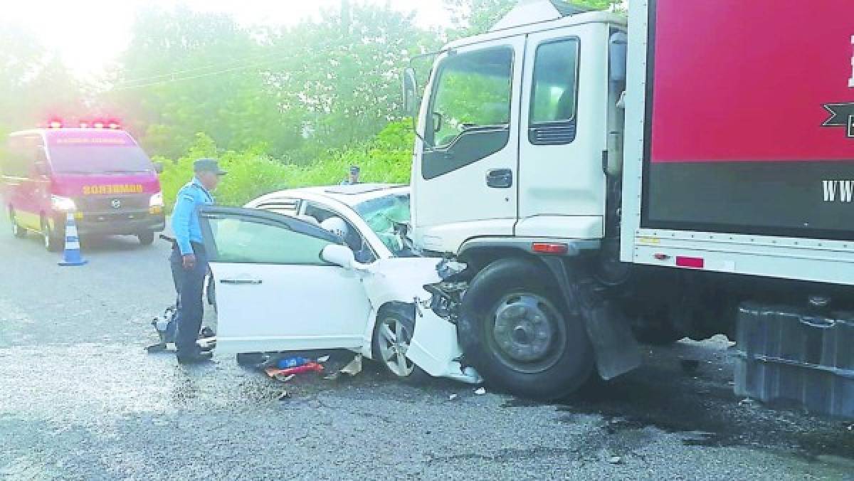 Entre lágrimas y dolor velan restos de familia que falleció en accidente