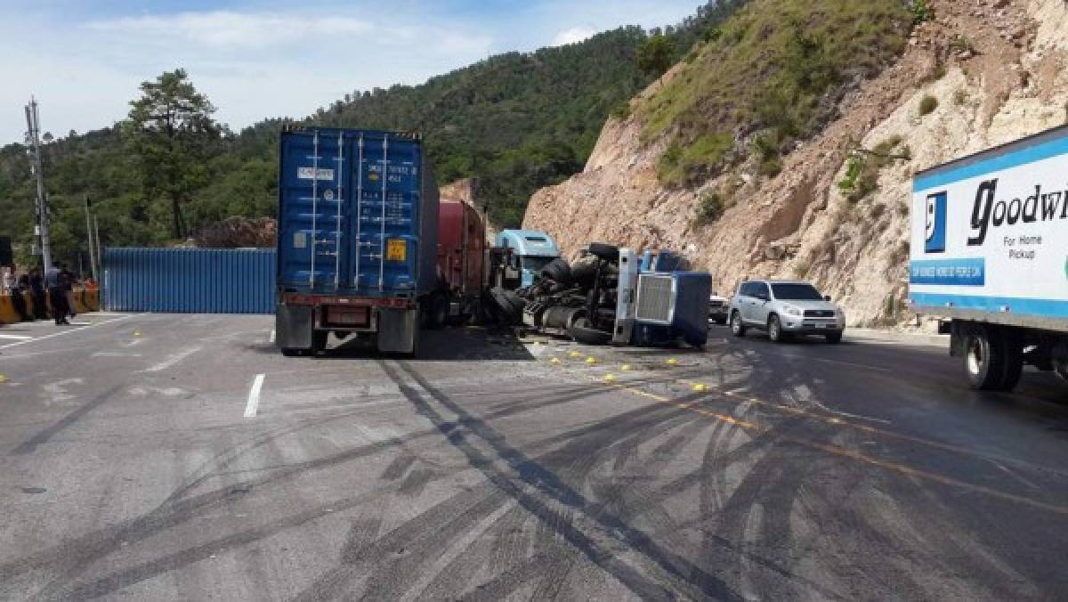 Honduras: Accidente entre camiones y bus interurbano en Cuesta de la Virgen