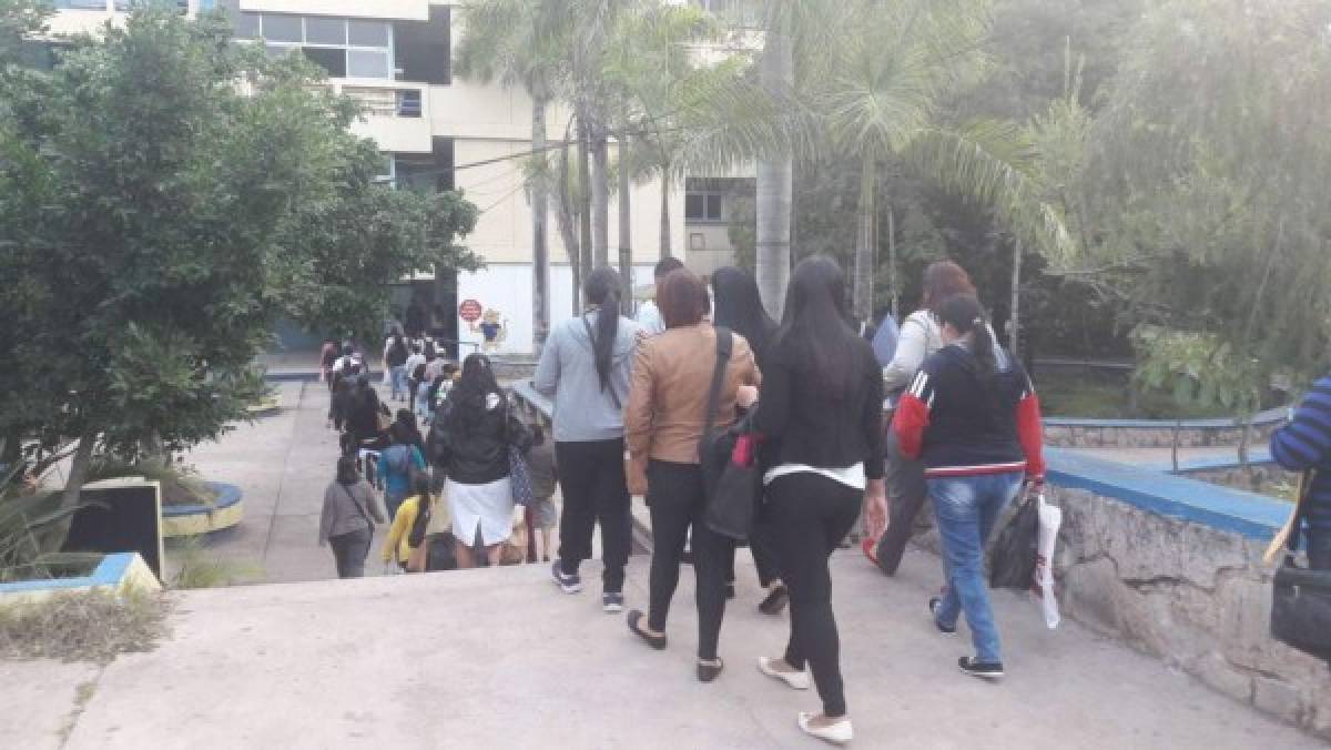 Más de 16 mil docentes concursan por una plaza en Honduras