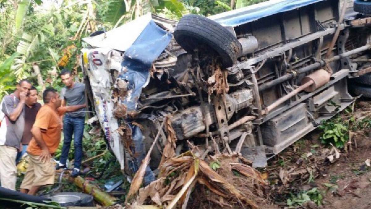 Un muerto y varios heridos deja accidente en carretera a occidente de Honduras