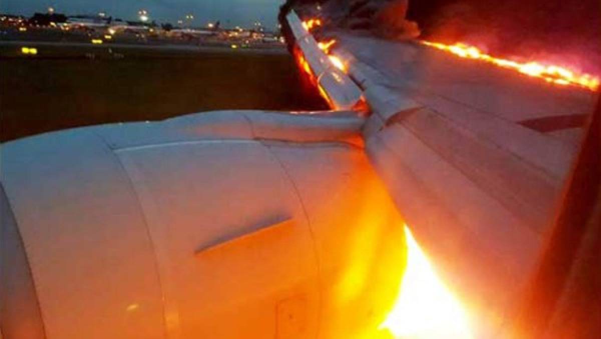 Singapur: Avión se prende en llamas segundos después de aterrizar