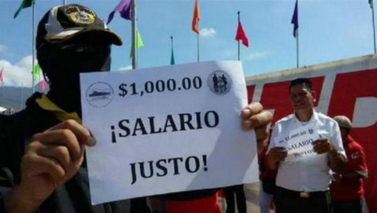 Policías salvadoreños marchan para exigir pago de bono por enfrentar a delincuencia    