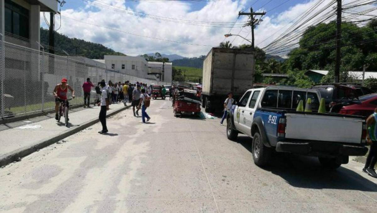 Un muerto y tres heridos tras choque de mototaxi con camión en Choloma
