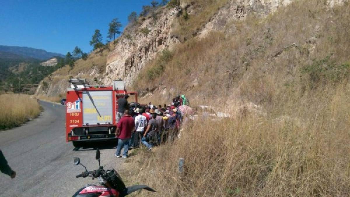 Hombre pierde control de motocicleta y muere por fractura en el cuello en carretera hacia Marcala