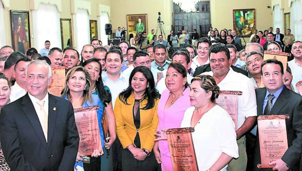 Premian a 55 alcaldes en Honduras