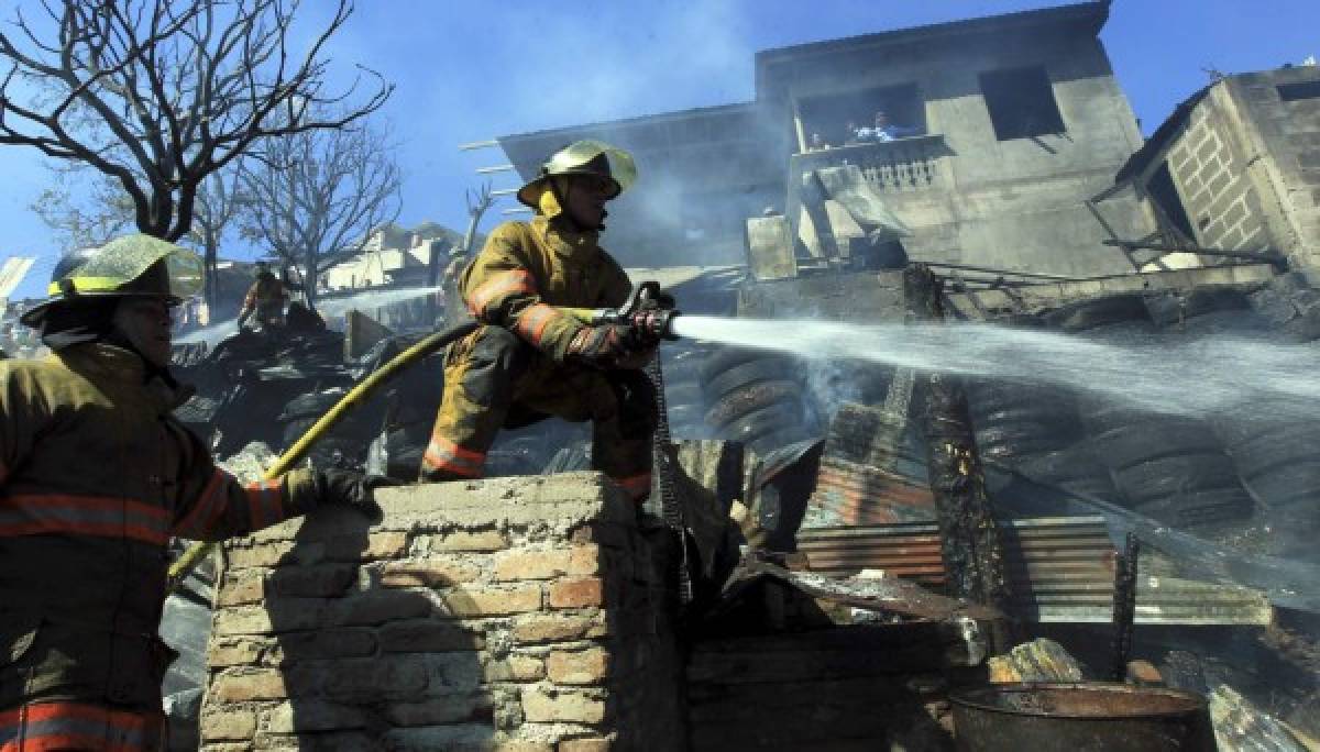 En una hora el fuego acabó con el sustento de 20 familias