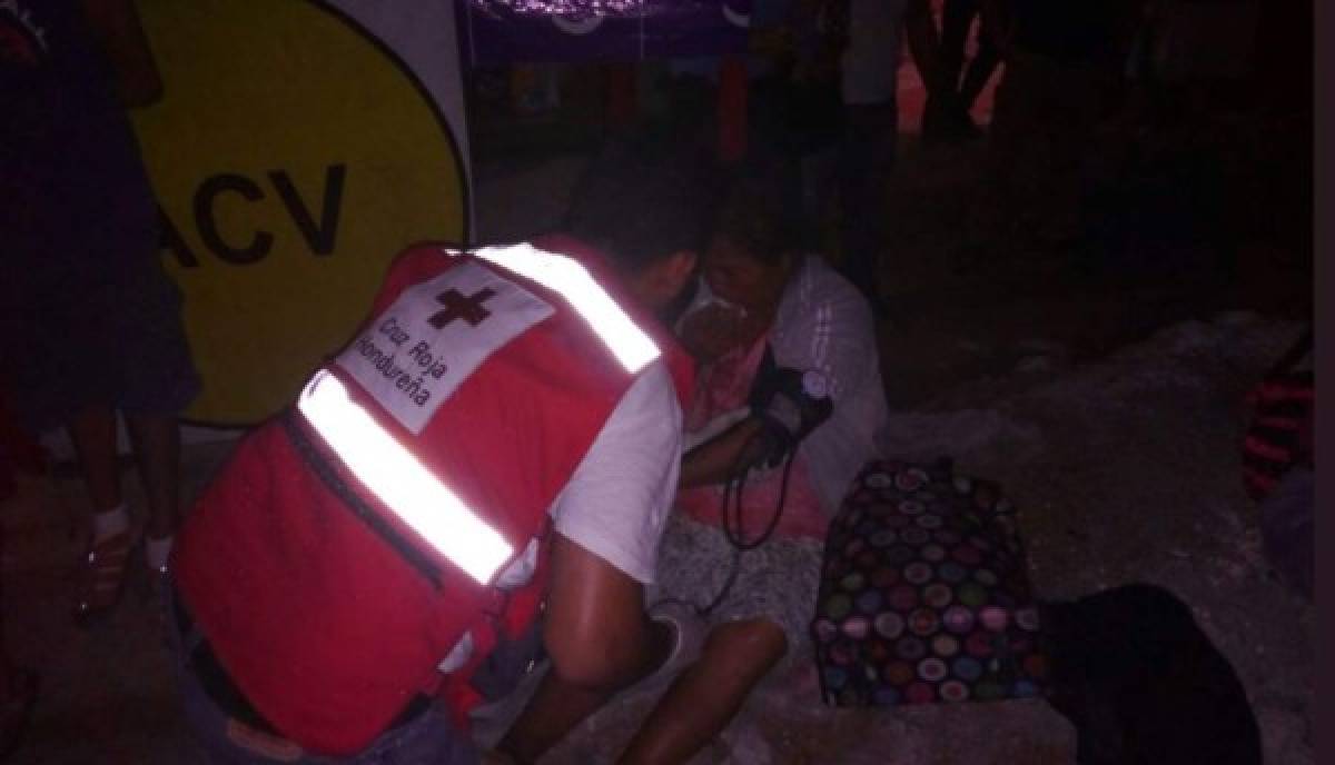 Al menos 15 heridos deja accidente de bus que impactó contra un árbol en Comayagua