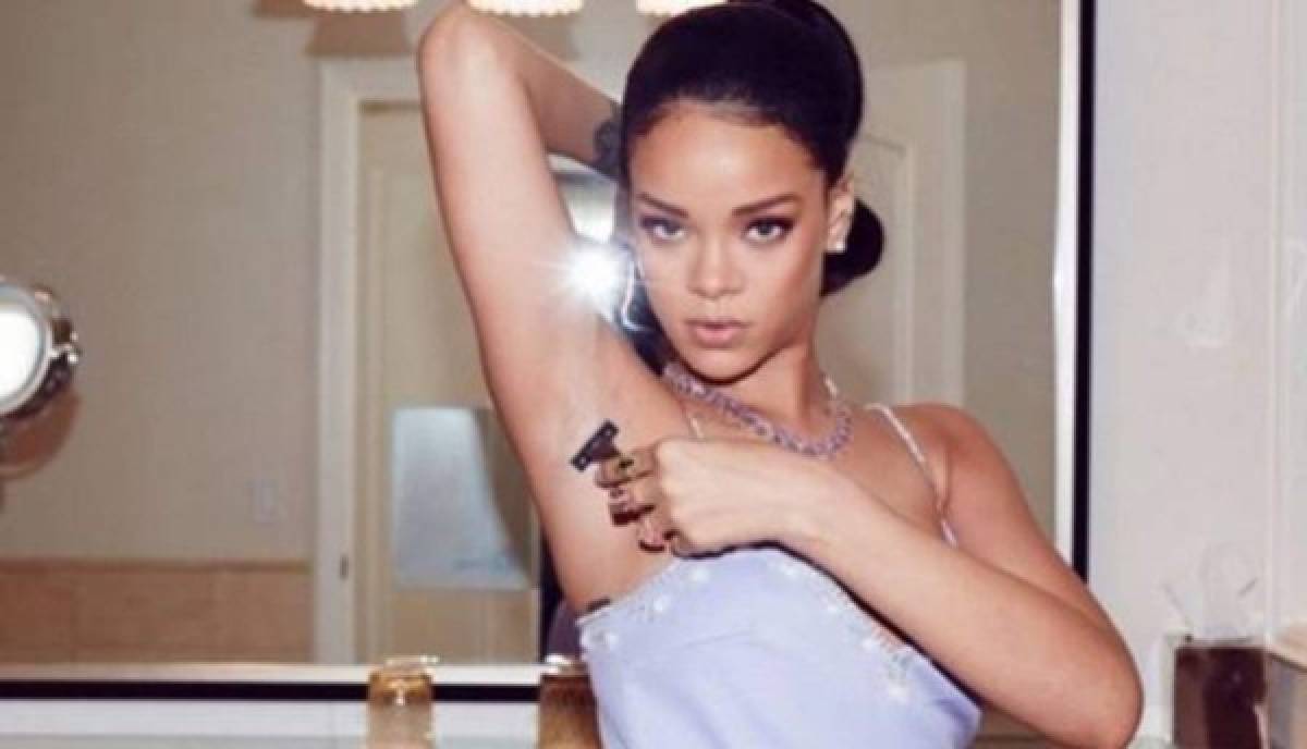 Rihanna publica foto 'bastante' íntima