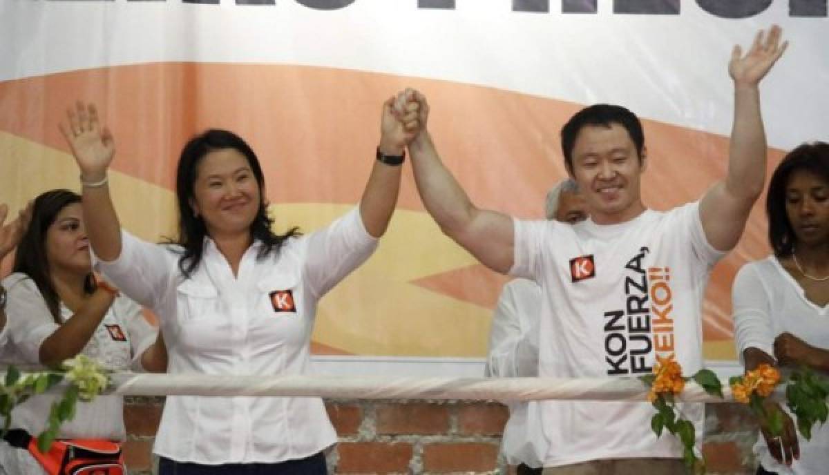 La guerra entre los hermanos Fujimori hace caer al presidente Pedro Pablo Kuczynski