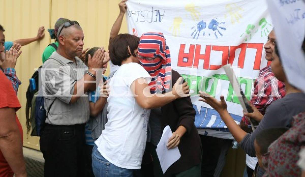 Estudiantes de la UNAH recuperan libertad, pero les prohíben participar en protestas