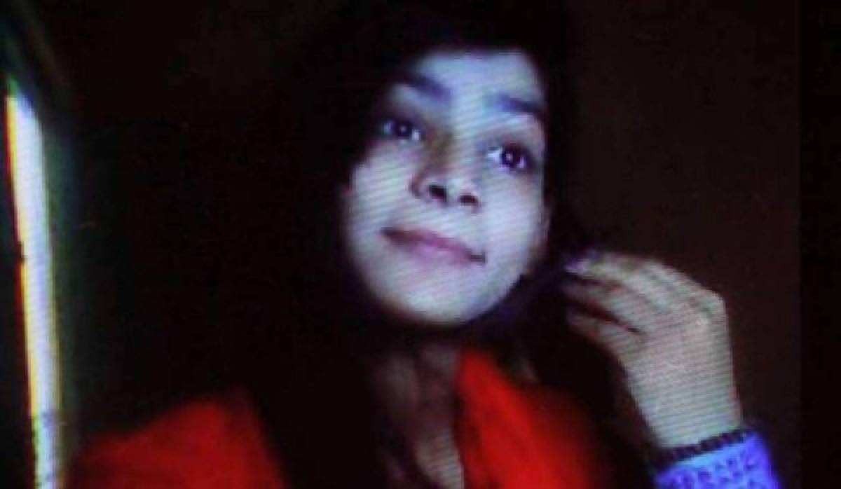 Pakistán: Sentencian a muerte a madre que quemó viva a hija