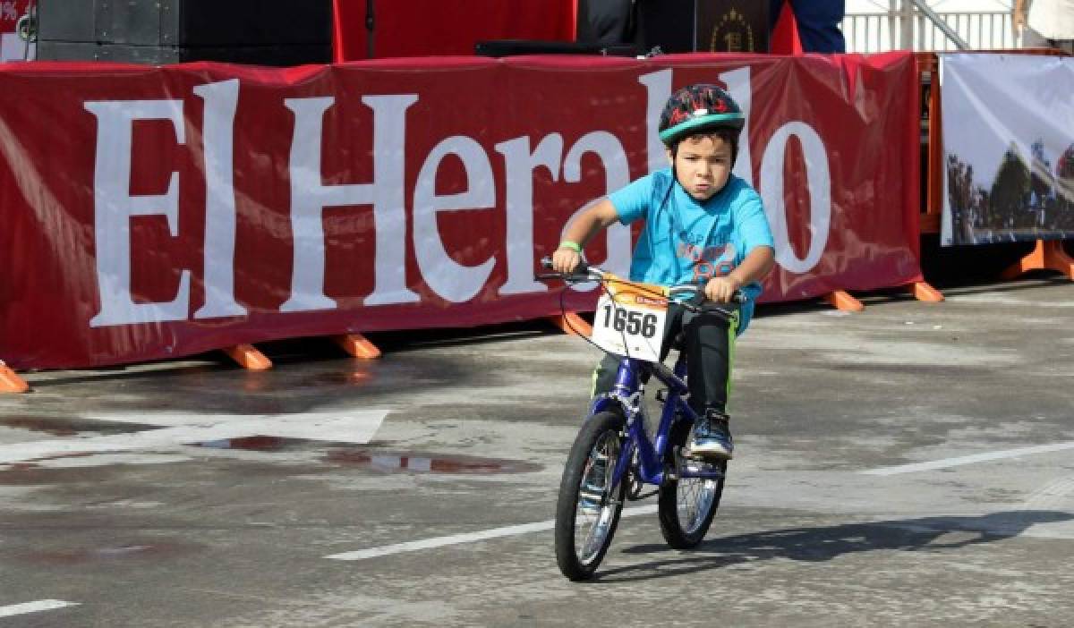 ¡Todo el color de la Cuarta Vuelta Ciclística infantil en fotos!