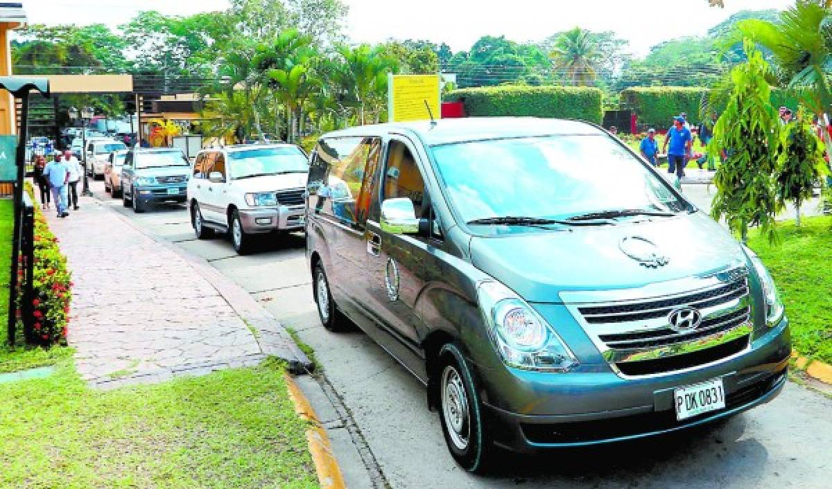 Familia y amigos dan último adiós al empresario Jaime Rosenthal