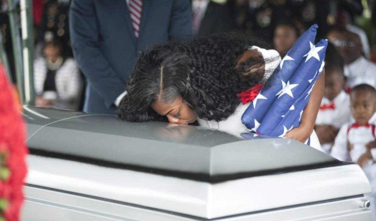 Trump 'me hizo llorar': viuda de soldado de EEUU muerto en Níger