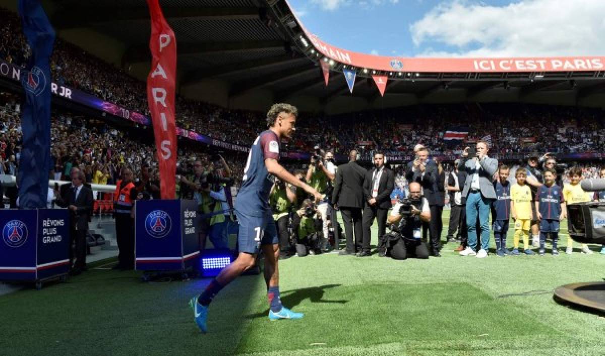 'Vine aquí por un gran reto. ¡París es mágico!', dice Neymar en el Parque de los Príncipes