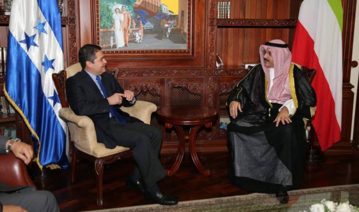 Presidente de Honduras recibe a embajador de Kuwait