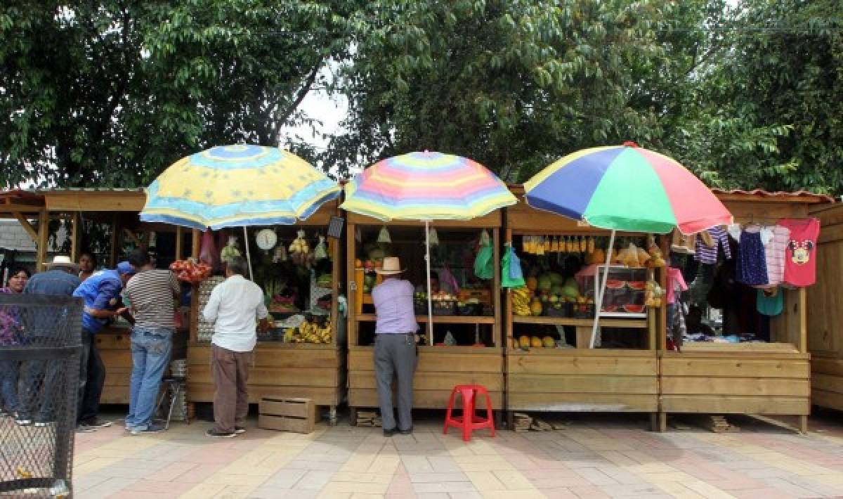 Con puestos de madera buscan recuperar espacios de Comayagüela