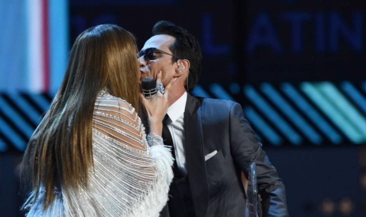 Marc Anthony y JLo: ¿beso de hermanos o de almas gemelas en el Grammy?  
