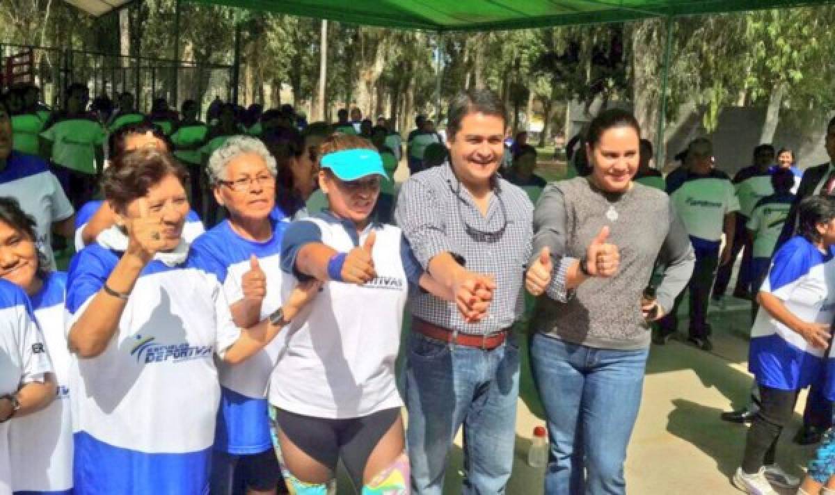 Presidente de Honduras realiza recorrido por parques de Lima, Perú