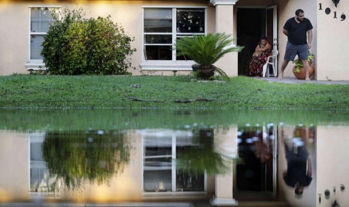 Autoridades permiten regreso a los Cayos de Florida, arrasados por huracán Irma
