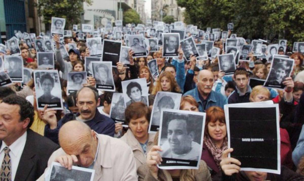 Familias reclaman justicia a 25 años de atentado a Embajada de Israel en Argentina 