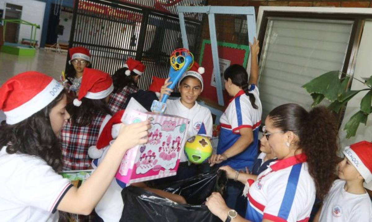 La Dowal School dona importante lote de juguetes
