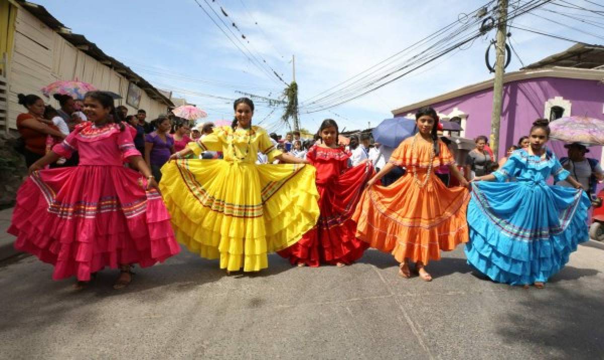 Pequeños piden cuidar el bosque y destacan valores morales en desfile