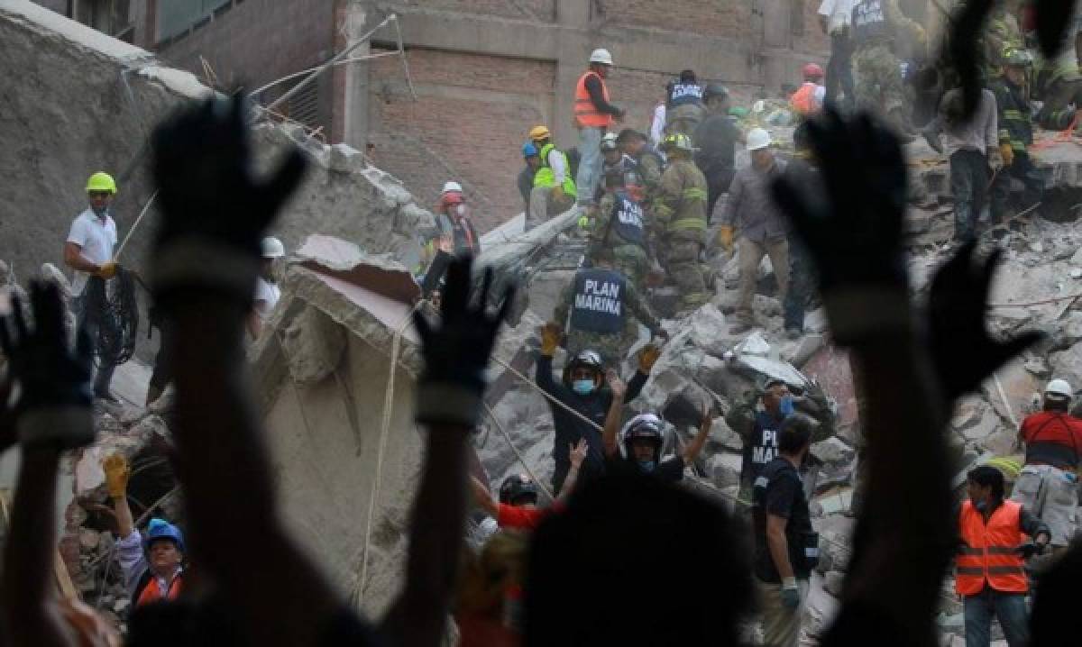 '¡Ayuda! ¡Estamos aquí!', gritó Lucía horas y horas bajo escombros en México