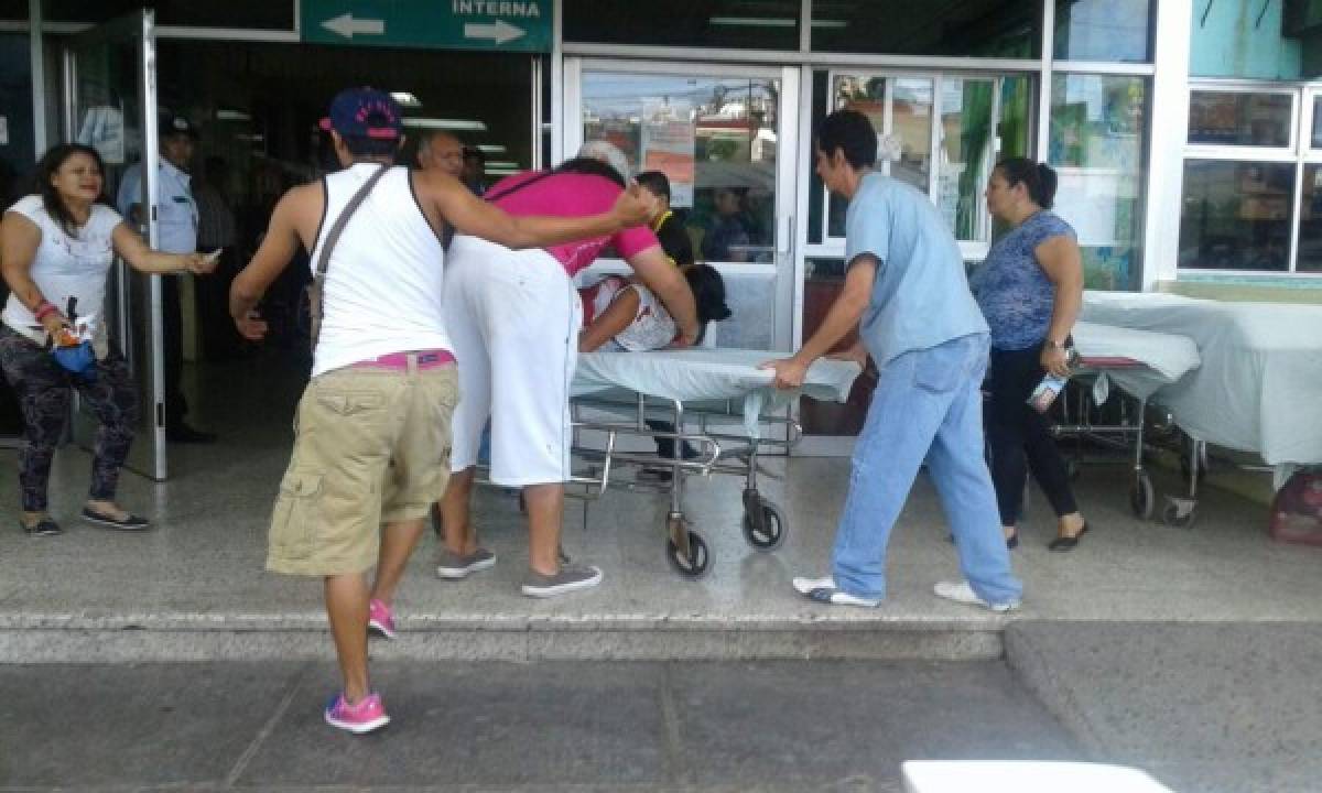 Dos mujeres resultan heridas en pleito marital en pleno parque central