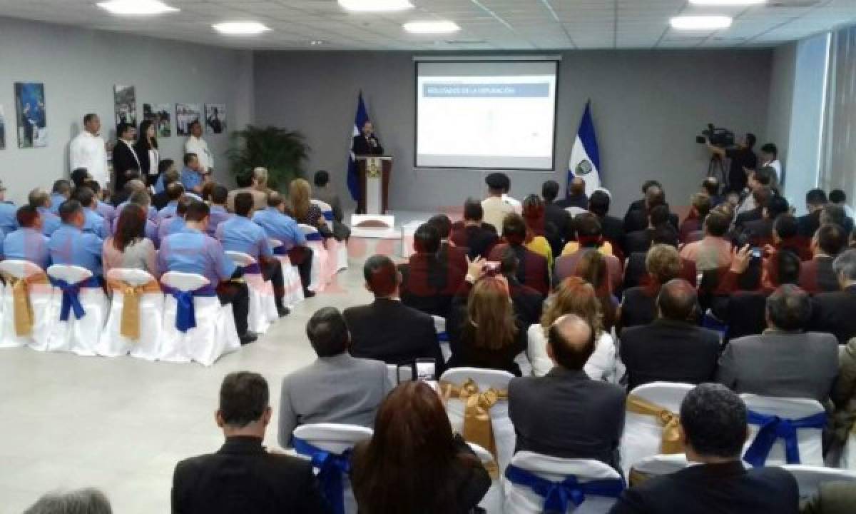 Honduras: Presidente anuncia proceso de certificación tras depuración policíal