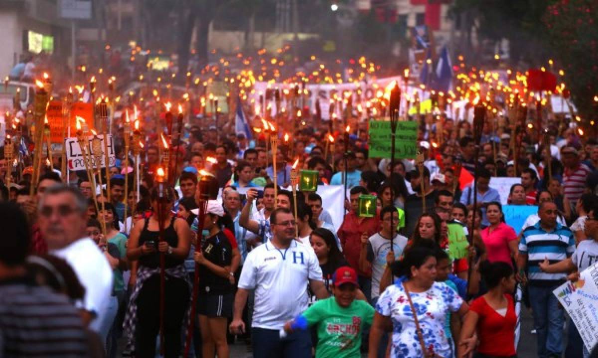 Hondureños alzan su voz en la 'Marcha de las Antorchas'