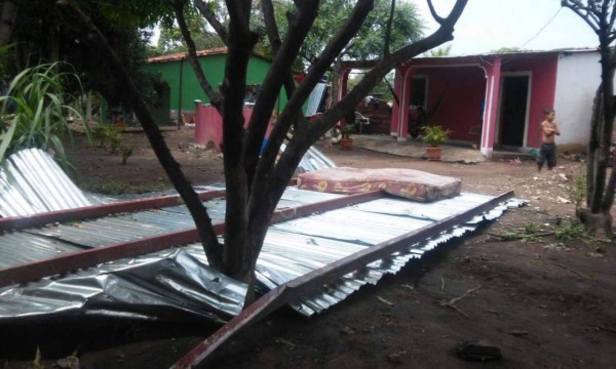 Tras tormenta varias casas peligran ser arrastradas en col. 15 de septiembre