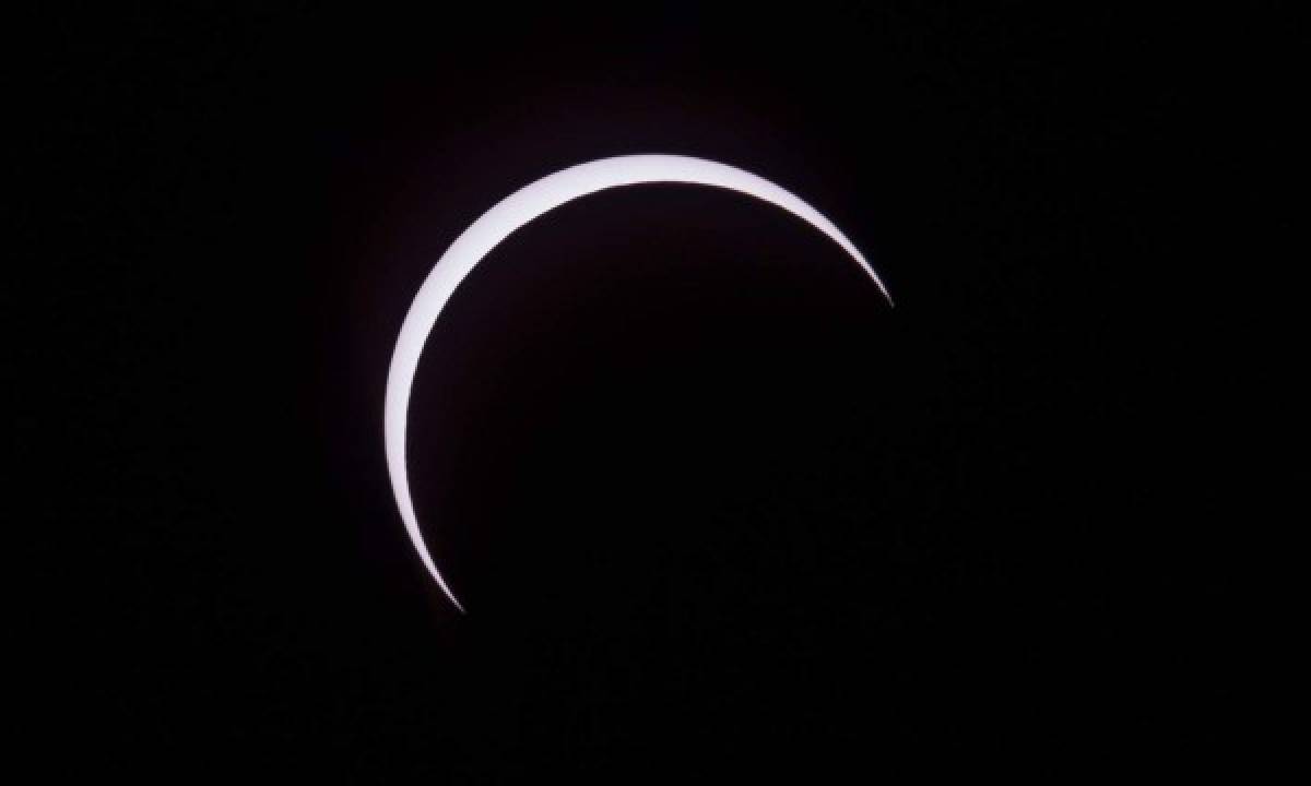 El eclipse solar que tapó casi por completo la luna en el Cono Sur (Fotos: Agencias/AFP / Noticias internacionales EL HERALDO Honduras)