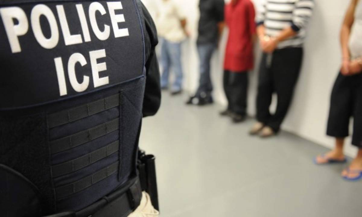 Arrestan 123 inmigrantes en Texas tras fuerte operativo