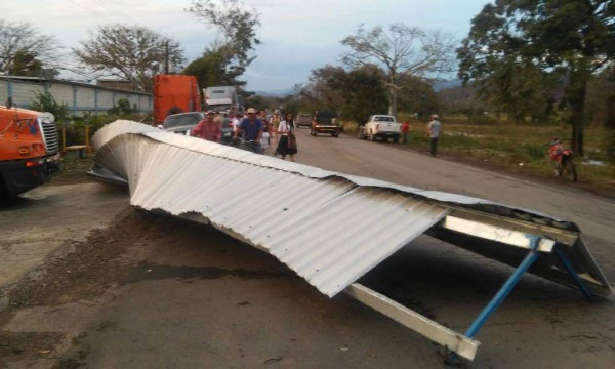 Unas 50 casas sin techo dejan fuertes ráfagas de viento en El Paraíso