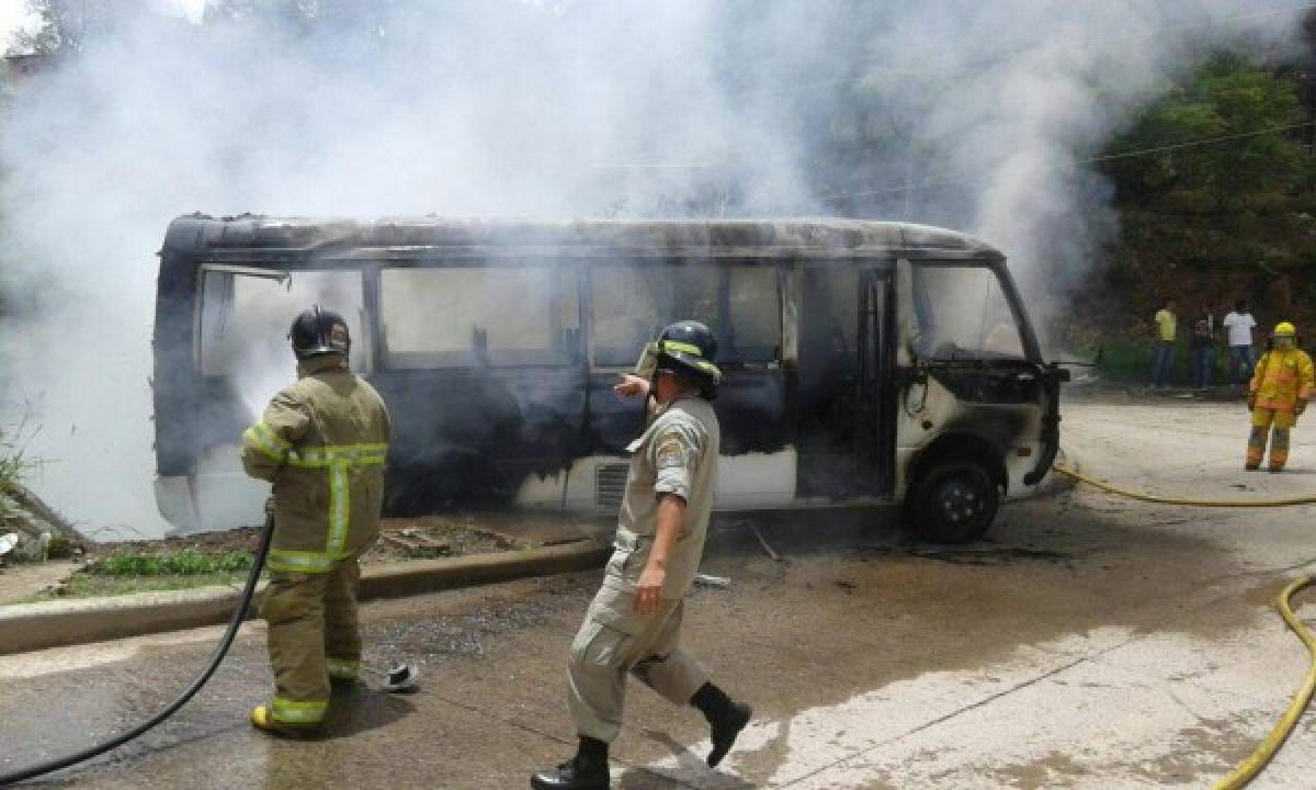 Prenden fuego a bus 'rapidito' en la capital de Honduras