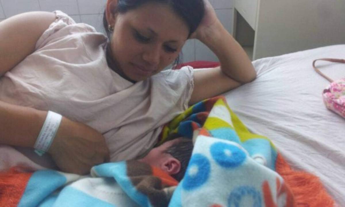 Honduras: Mujer no alcanza llegar a hospital y pare a su bebé en carretera