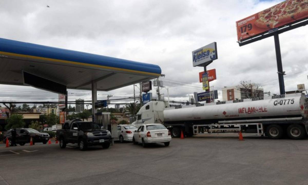 Este lunes 18 de noviembre baja la gasolina súper, el diésel y el queroseno