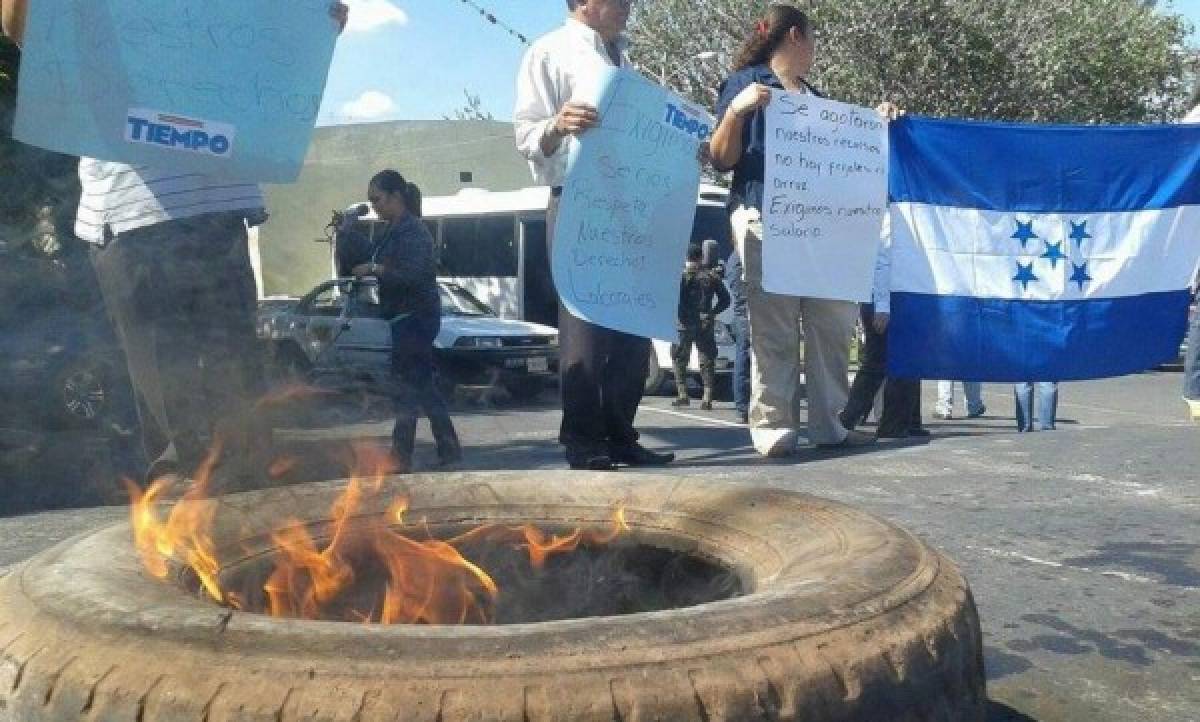 Protesta de empleados de diario Tiempo