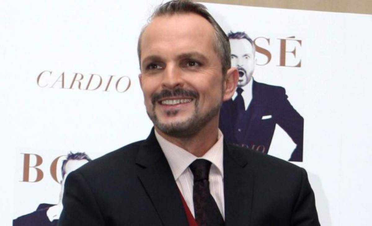 Para detener a un extorsionador, Miguel Bosé muestra el rostro de sus hijos por primera vez